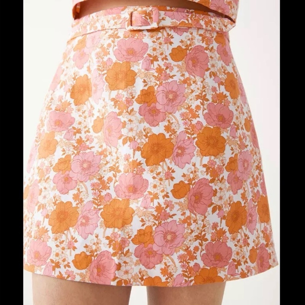 NWOT Floral A-Line Mini Skirt – Size 4 (US) - Picture 3 of 6
